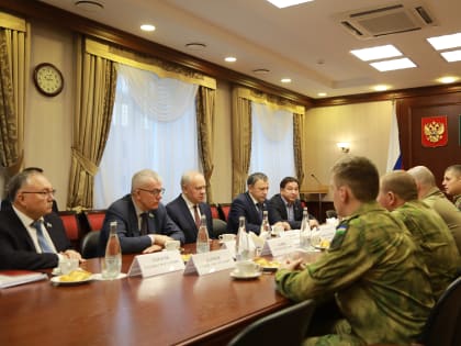 Константин Толкачев провел встречу с бойцами добровольческих отрядов имени М. Шаймуратова и А. Доставалова