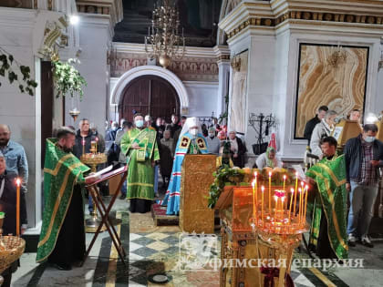 Митр. НИКОН возглавил акафист СВЯТОЙ ТРОИЦЕ