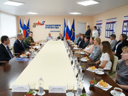 Глава Башкортостана Радий Хабиров передал ордена генерала Шаймуратова семьям погибших участников СВО из Нефтекамска