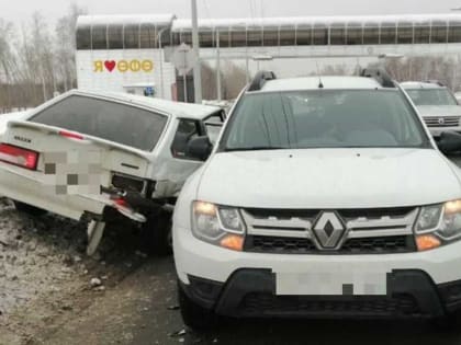 В Уфе 20-летний парень пострадал в тройной аварии