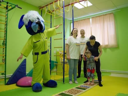 «Башнефть-добыча» передала тактильную дорожку детскому реабилитационному центру