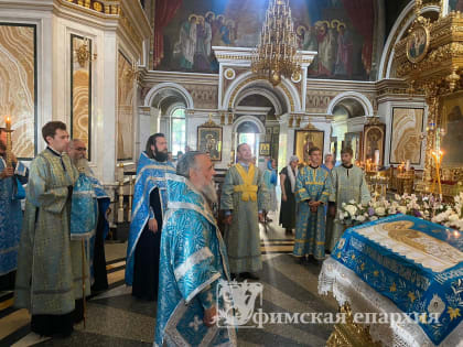 Митр.НИКОН возглавил Чин погребения Божией Матери