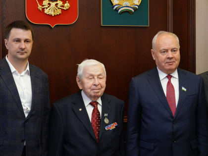 Константин Толкачев поздравил известного политического и общественного деятеля Башкортостана Урала Бакирова с 90-летием