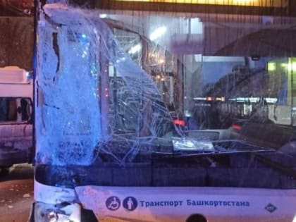 В Уфе в на проспекте Октября столкнулись три пассажирских автобуса