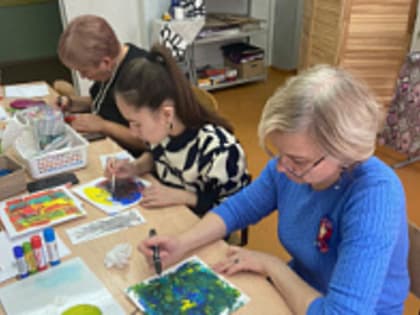 «Красочные пятна и линии»: состоялся мастер-класс