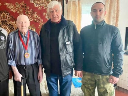 В Белебее ветерана войны Алексея Дорошенко поздравили с 95-летием