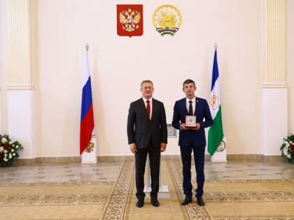 Радий Хабиров наградил врачей из Стерлитамака