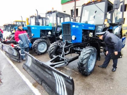 К зиме готовы: в Деме проверили спецтехнику УЖХ