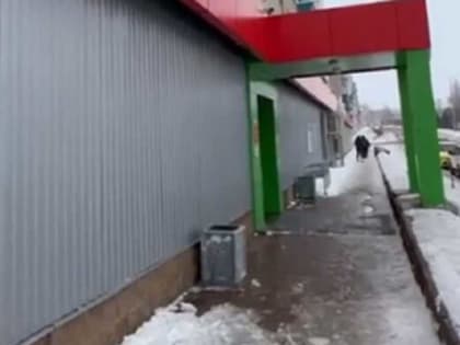 В Башкирии кусок льда упал на 11-летнего ребенка (ВИДЕО)