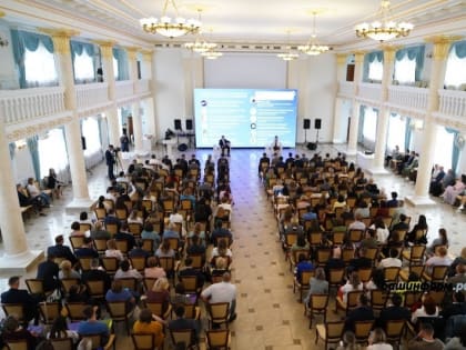 Радий Хабиров рассказал, зачем нужно поднимать престиж рабочих профессий