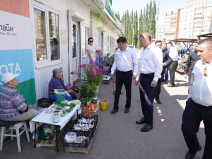 Радий Хабиров купил в Нефтекамске помидоры