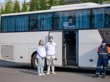 Молодогвардейцы Уфы встретили беженцев из ДНР и ЛНР