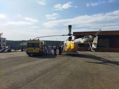 Пациентку из Зилаира экстренно доставили вертолетом в Уфу