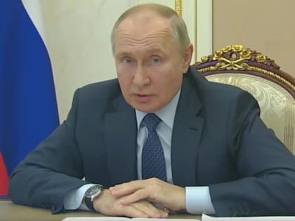 Владимир Путин объявил о дополнительных выплатах медикам первичного звена и скорых