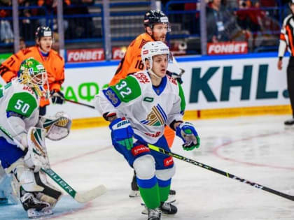 «Салават Юлаев» продлил контракт с Варловым