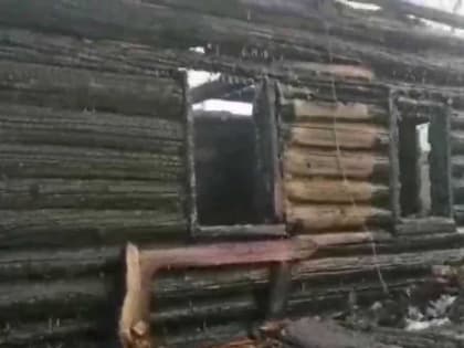 В Башкирии после пожара в бревенчатом доме обнаружили фрагменты человеческого тела
