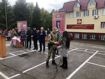 В Уфе боец, прибывший из зоны СВО, сделал своей невесте предложение руки и сердца