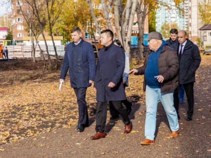 Мэр Уфы Ратмир Мавлиев проинспектировал обновляемые парки и скверы