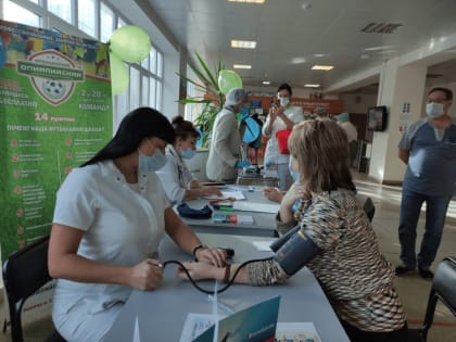 Врачи Уфы проконсультировали горожан по инсульту