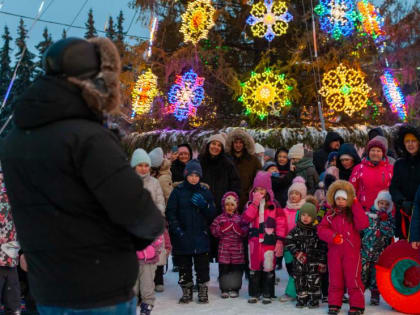 На новогодних площадках проходят развлекательные программы