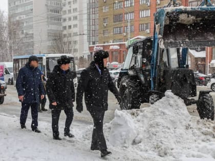 «Не все подошли ответственно»: мэр Уфы раскритиковал глав городских учреждений за неубранный снег