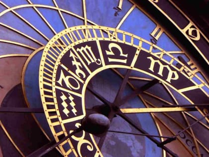 Львам ждать денежный поток, а Козерогам — премию: подробный гороскоп на 15 августа 2022 года