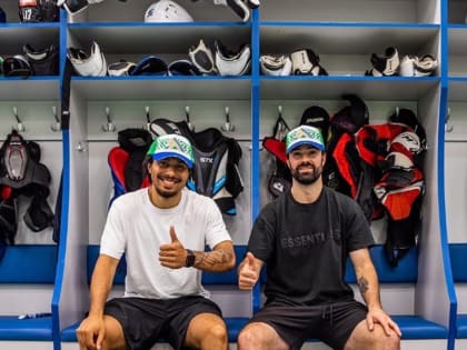 Иностранных игроков «Салавата Юлаева» встретили в Уфе чак-чаком и мелодиями курая