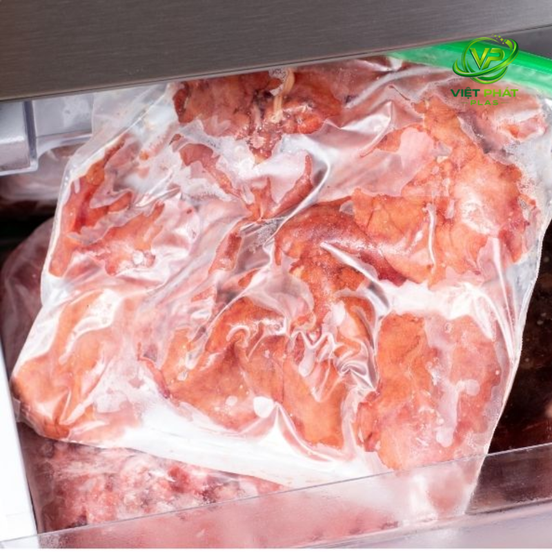Frozen food ziplock bags feature tear-resistant construction, keeping ingredients fresh for extended storage.