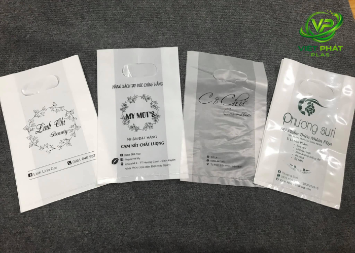 A reliable plastic bag supplier can customize bag designs to meet specific business requirements
