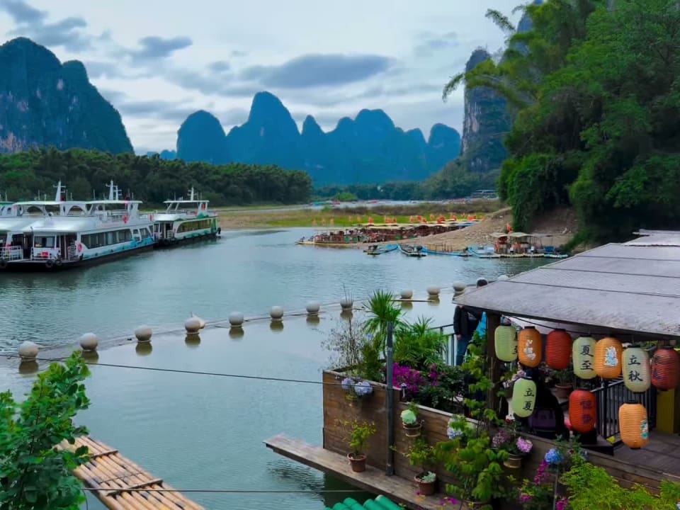 Check-in sông Ly Giang - nơi phong cảnh đẹp đến mức được in lên tiền 20 tệ