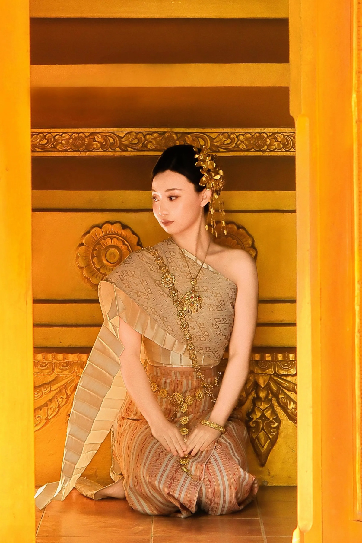 Công viên Mạn Đình tại Cảnh Hồng – ảnh 2 Du khách chụp ảnh trang phục Thái tại Công viên Mạn Đình Cảnh Hồng – góc 2
