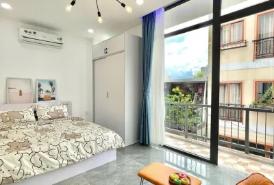 Studio ban công, full nội thất, giáp Q1