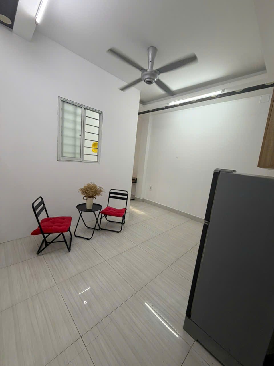 Thumbnail 9tr căn 2PN Full Nội Thất rộng 50m2 + Ban Công riêng + Tách Bếp + xe hơi đậu trước cửa + đổi điện cổ - Hình 2
