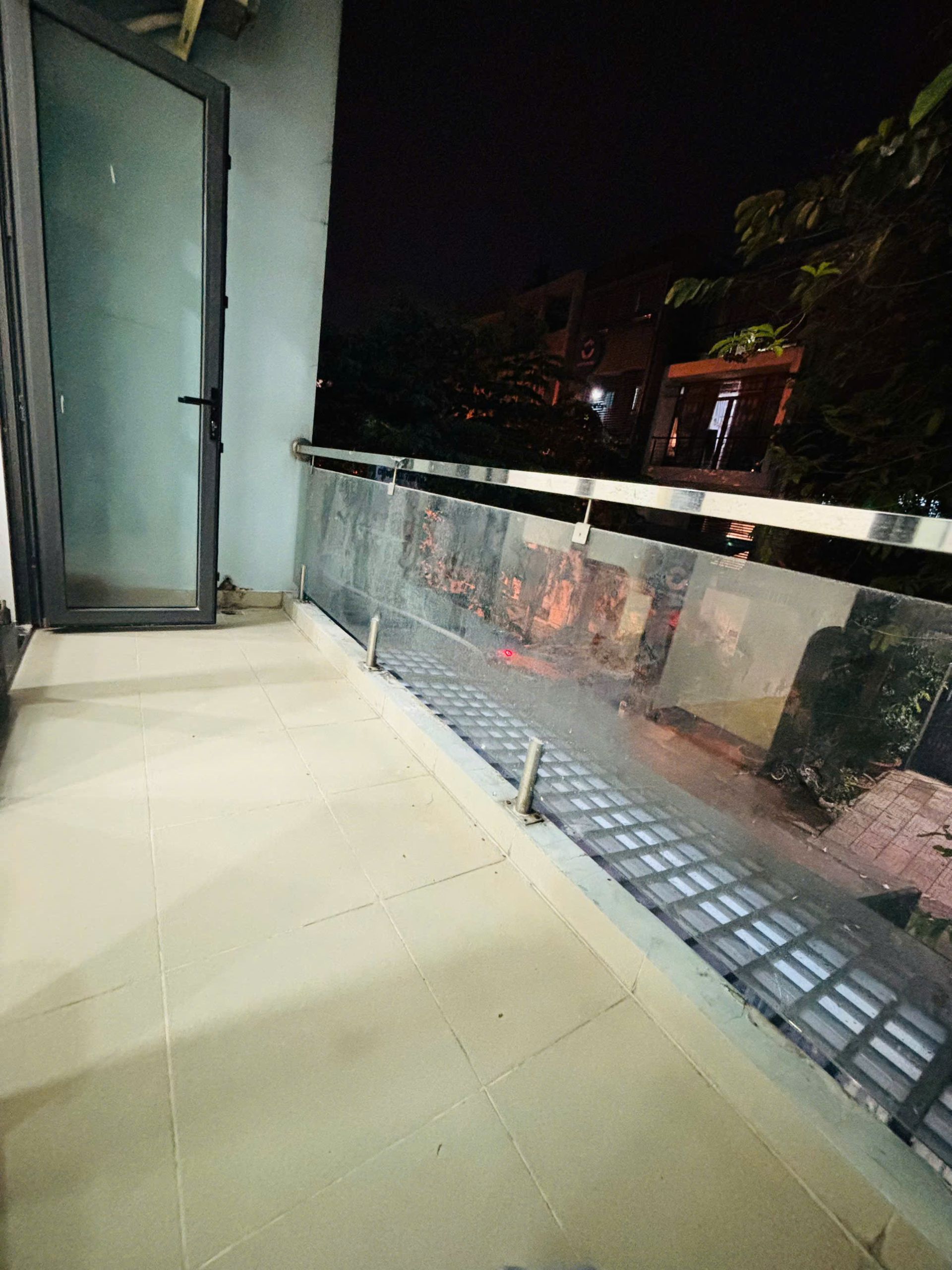 Thumbnail 8tr5 Full Nội Thất Rộng 40m2 + Ban Công Riêng + máy giặt riêng + xe hơi đậu trước cửa + đối diện cổn - Hình 9
