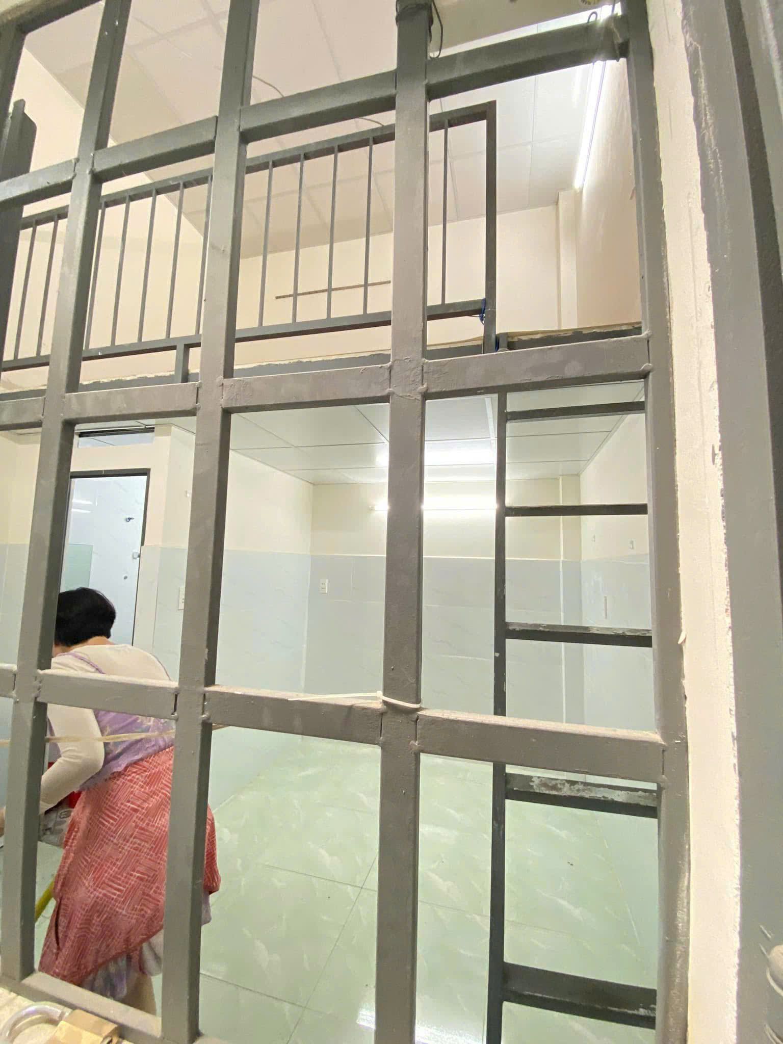 Thumbnail 4tr5 gác cao 2m2 nội thất cơ bản rộng 35m2 + 2 cửa sổ đón nắng xe hơi đậu trước cửa đi bộ qua Đại Họ - Hình 1