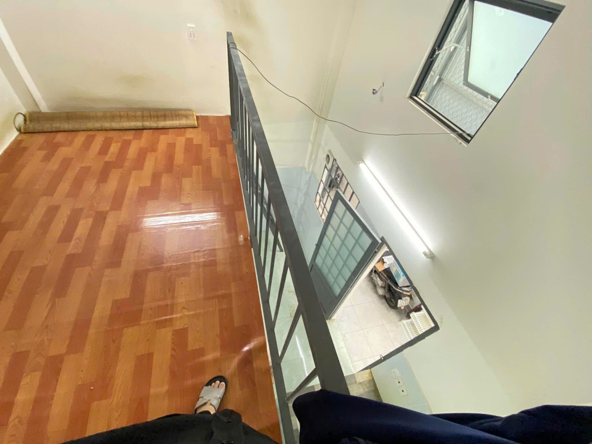 Thumbnail 4tr5 gác cao 2m2 nội thất cơ bản rộng 35m2 + 2 cửa sổ đón nắng xe hơi đậu trước cửa đi bộ qua Đại Họ - Hình 5
