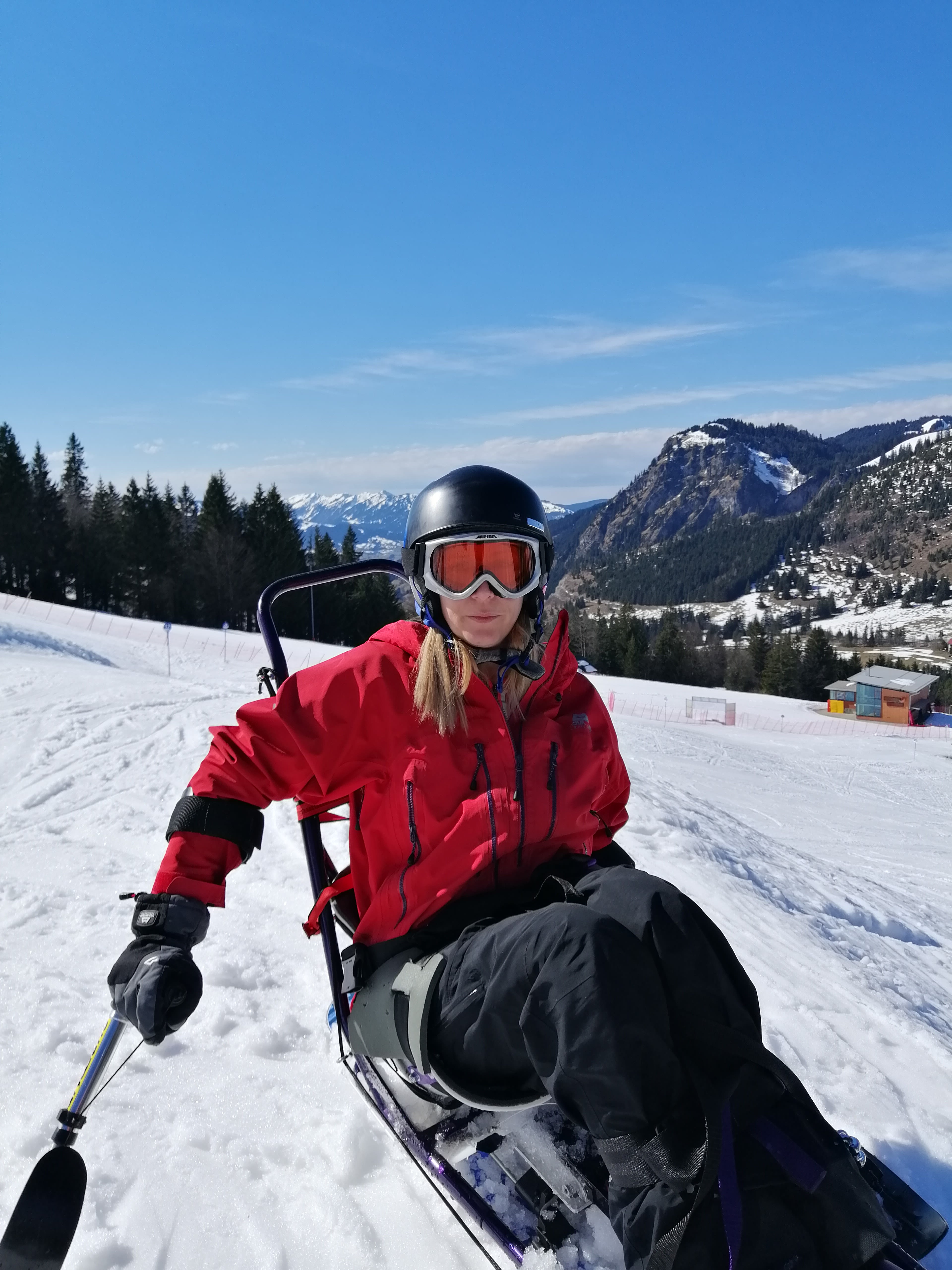 Georgie smith sit skiing