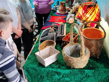 Выставка в народном стиле «Здесь корни, здесь истоки»