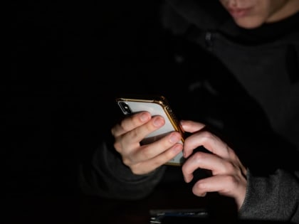 Жительница Донского забыла смартфон в кафе и стала жертвой преступления