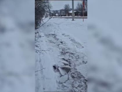 В деревне Барсуки Большой Тулы произошел сброс воды: люди не могут выйти из дома
