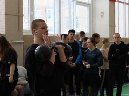 В Новомосковске прошло первенство города среди студентов по гиревому спорту