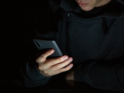 Опасности зарядки телефона в общественных местах