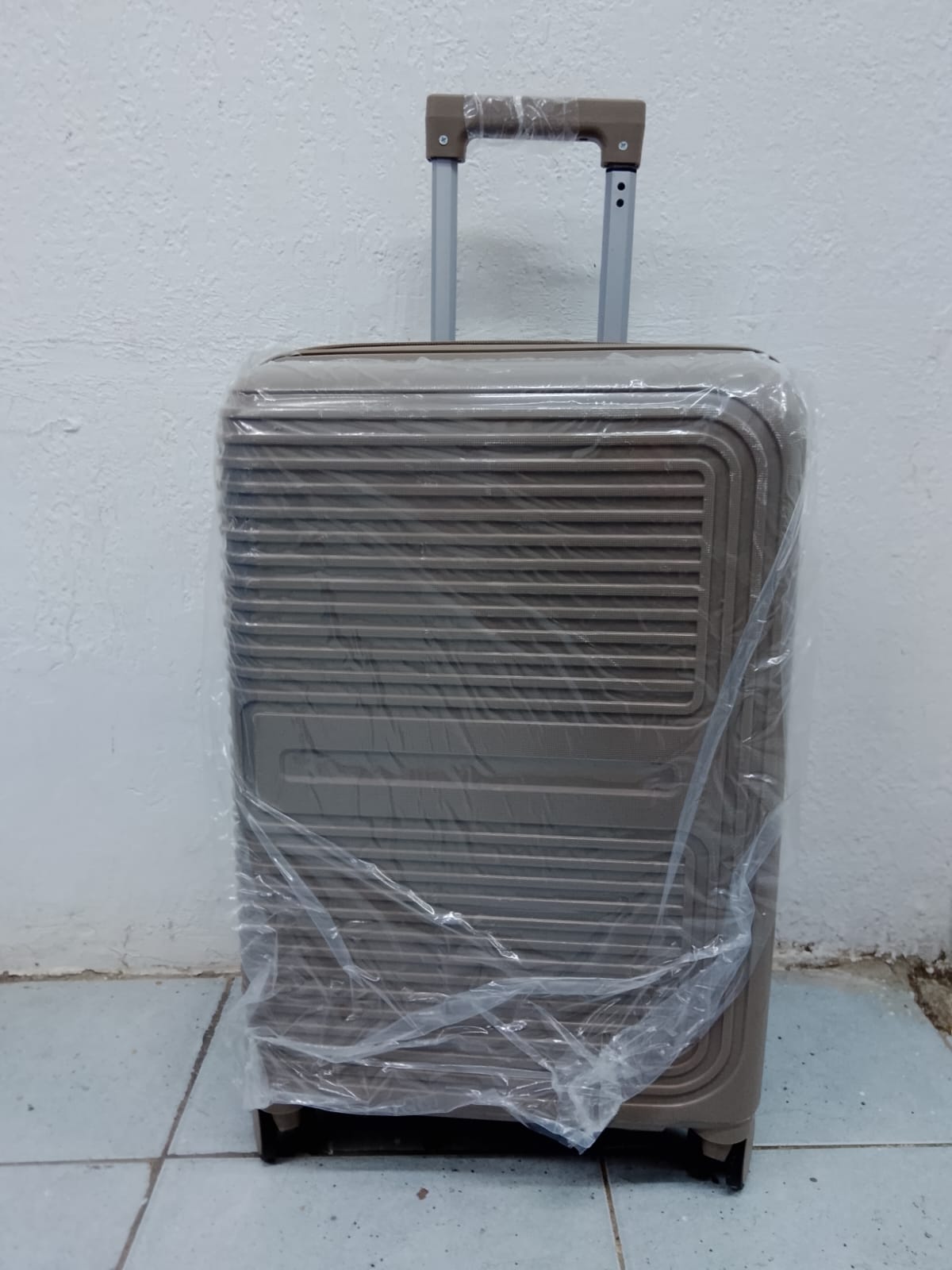 Single Piece Small Size 30 Travel Suitcase