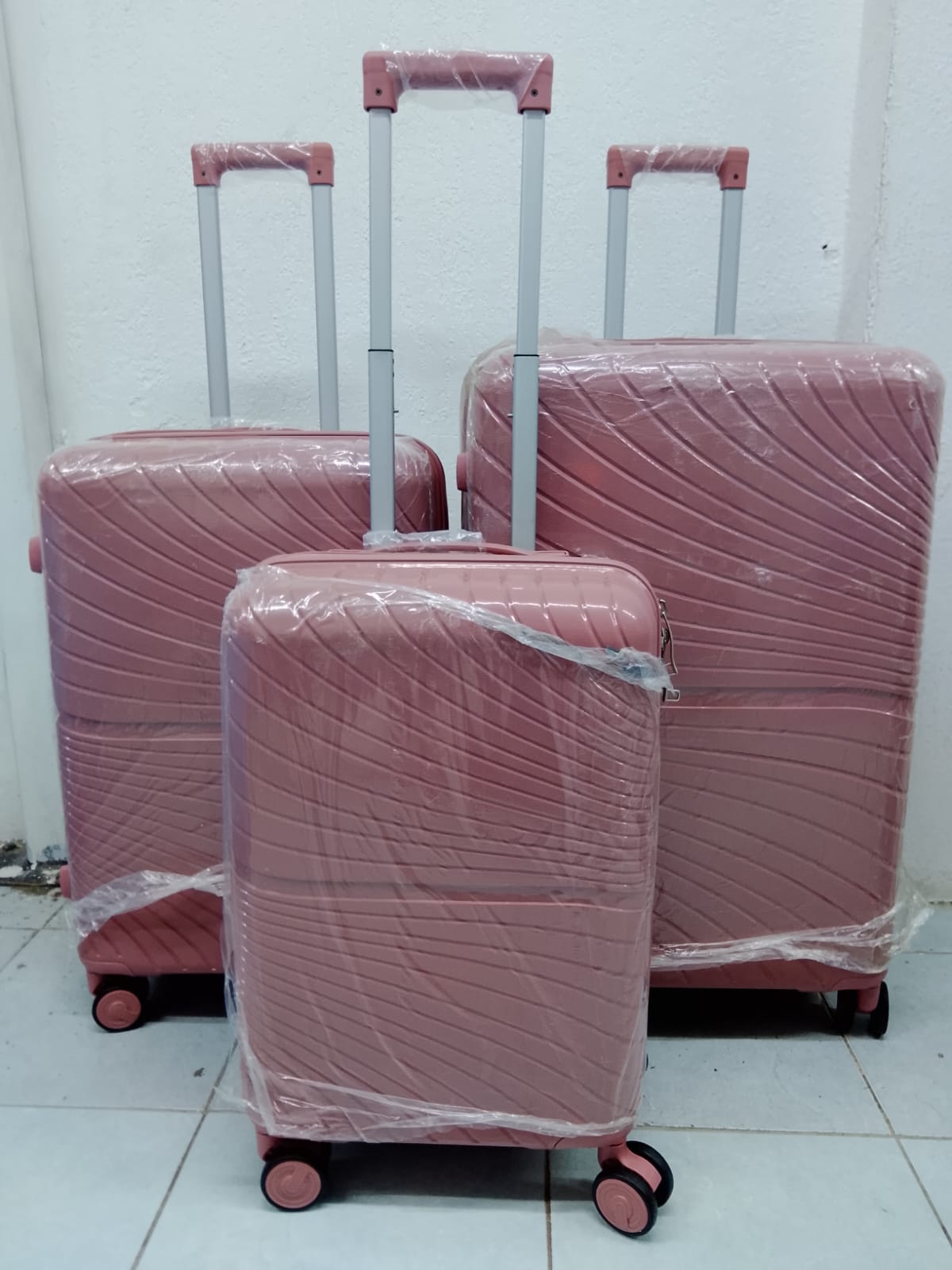 Pink 3-in-1 Hard Shell Suitcase Set (Size 28)