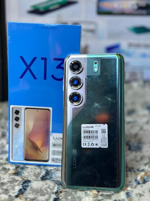 Luxus X13 Smartphone
