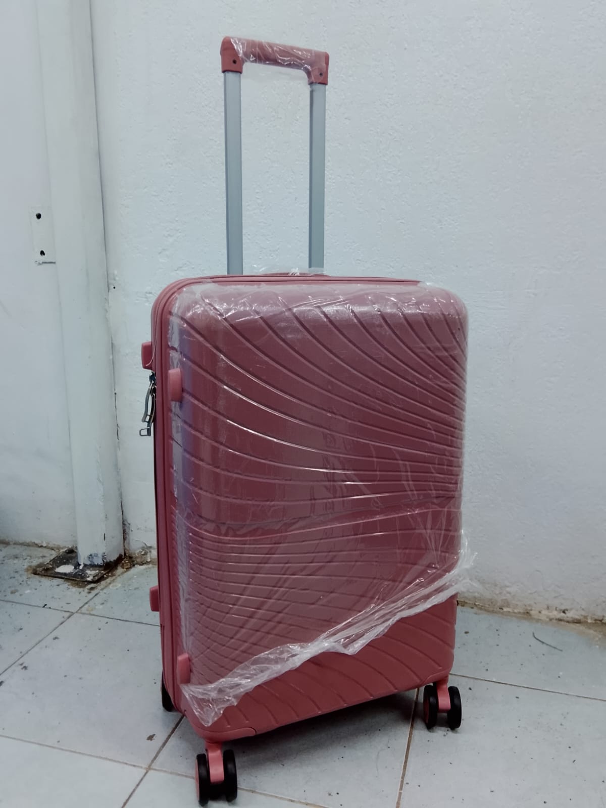 Pink Hard Shell Suitcase (Medium Size 28)