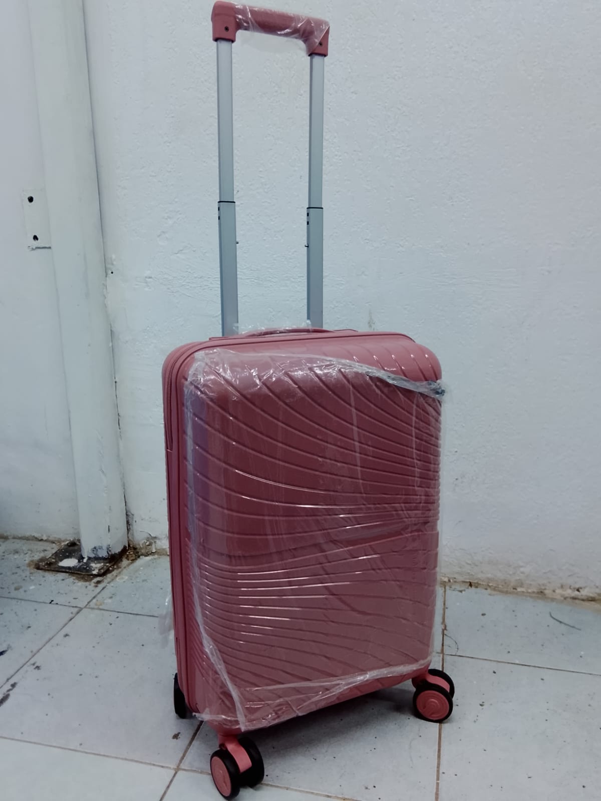 Pink Hard Shell Suitcase (Small Size 28)