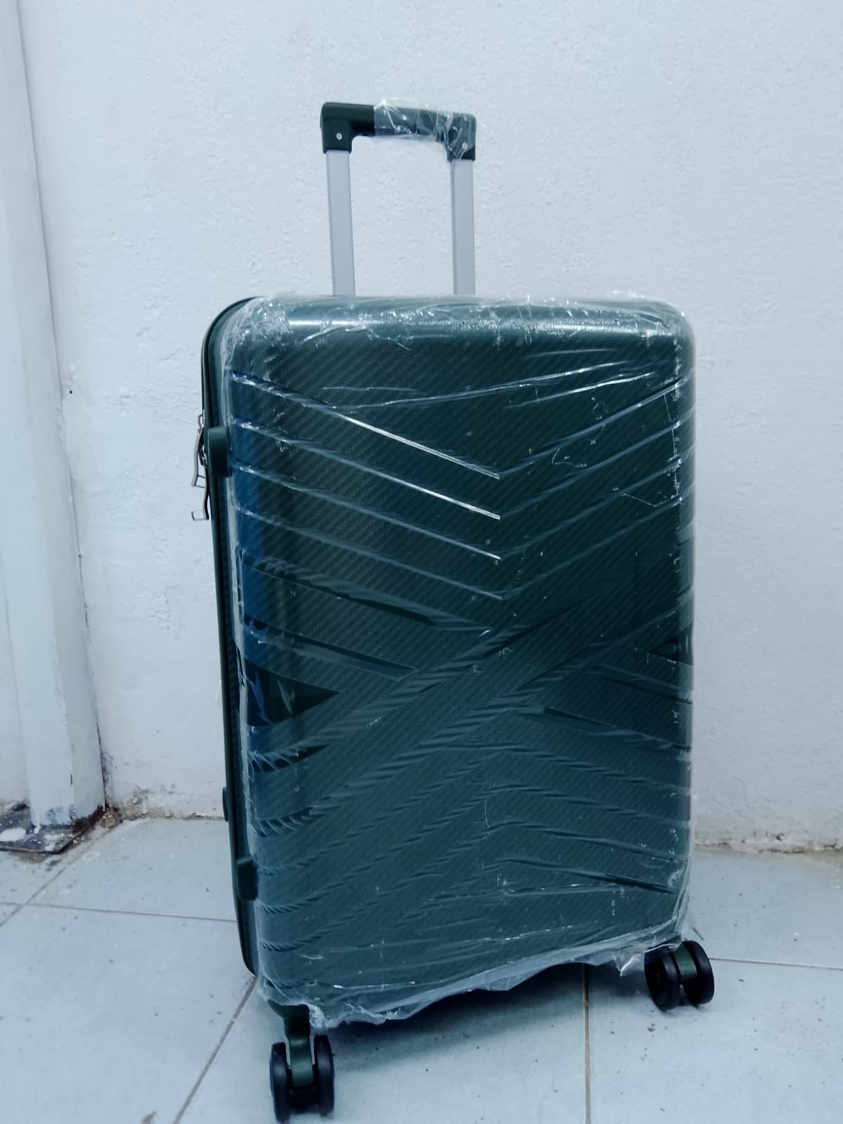 Medium Size 29 Hard Shell Suitcase - Green