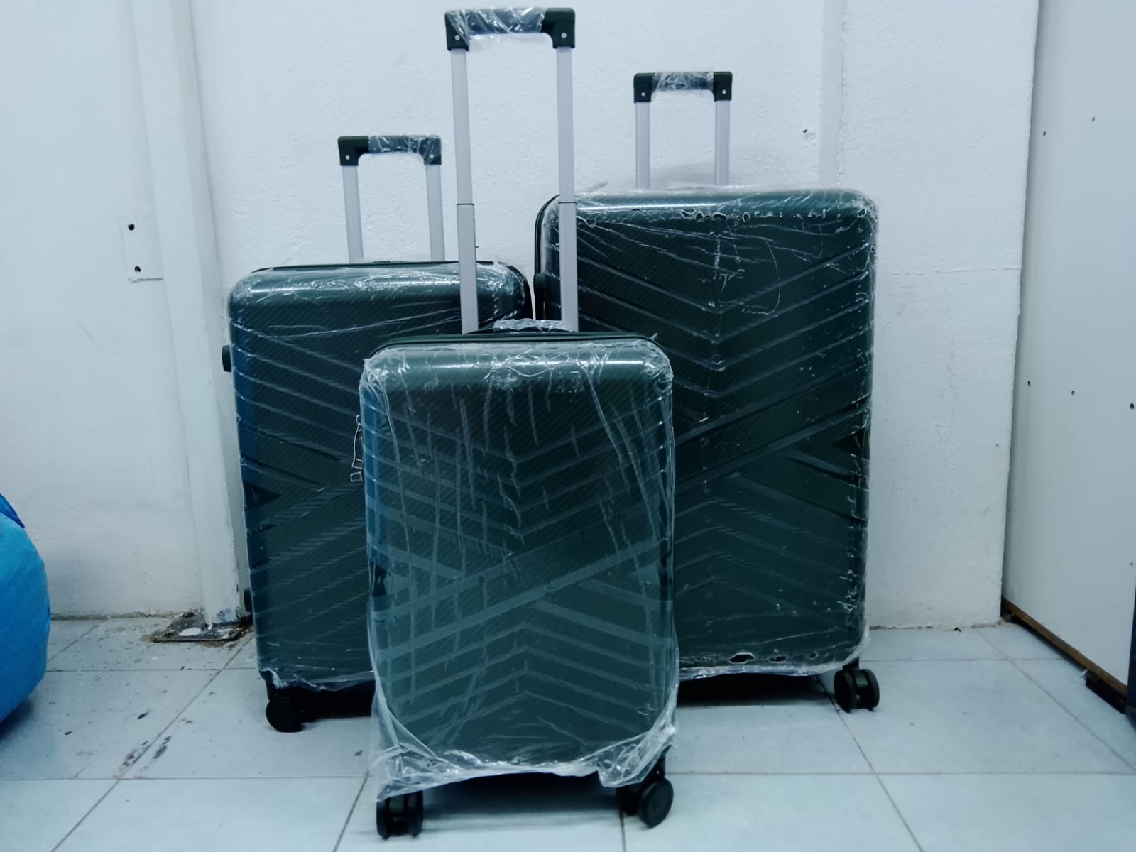 3 in 1 Hard Shell Travel Suitcase Set - Green (Size 29)