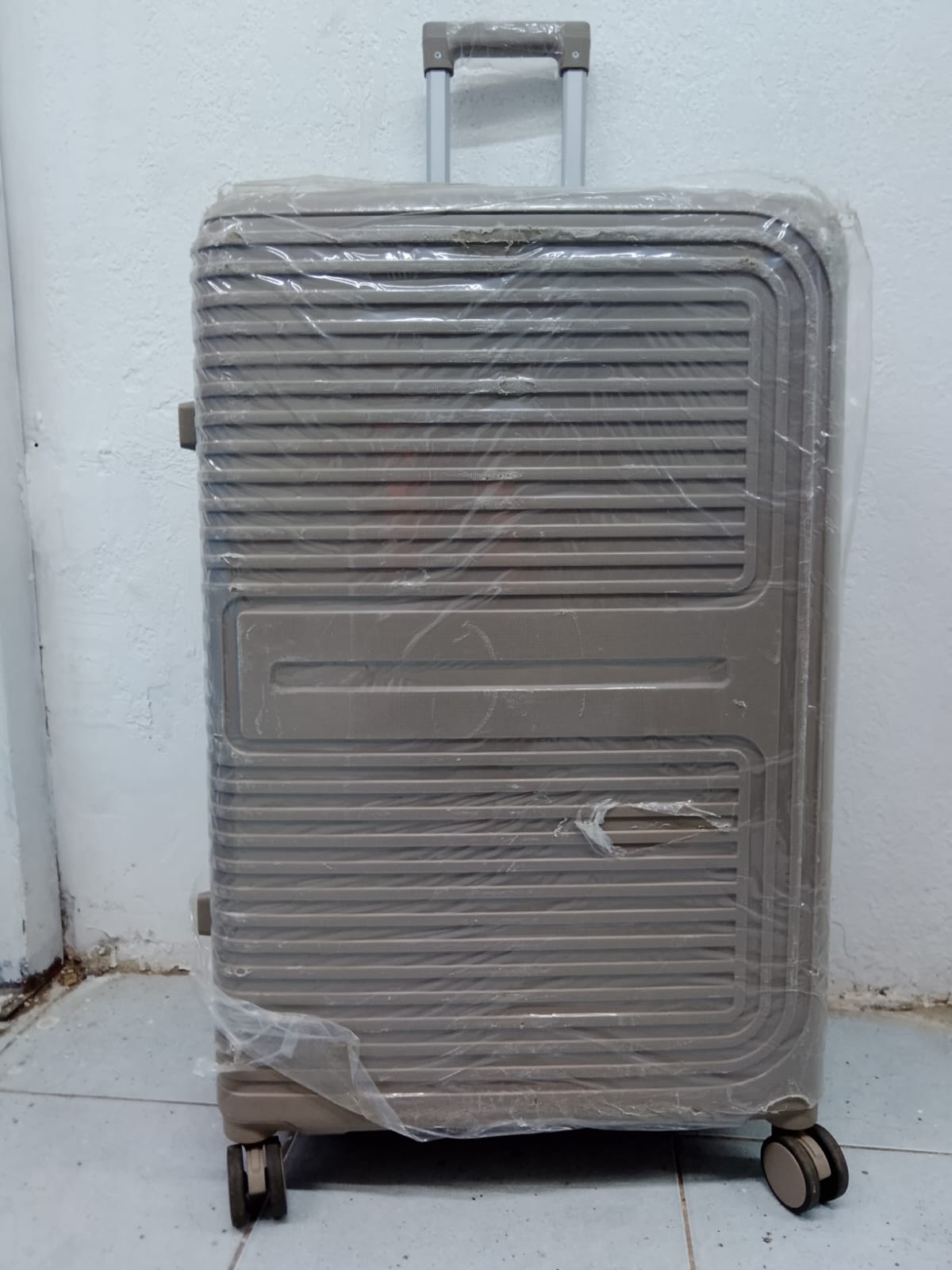 Large Hard Shell Travel Suitcase - 30